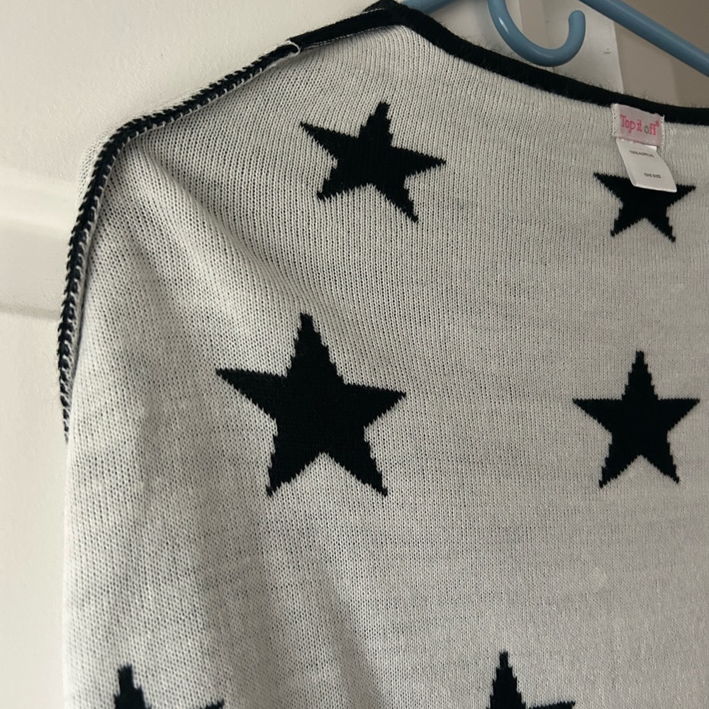 Black Star Pattern Sweater Poncho - Picture 4 of 5